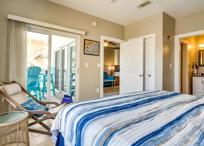 Bayfront Pensacola Beach Condo W/ Pool & Elevator