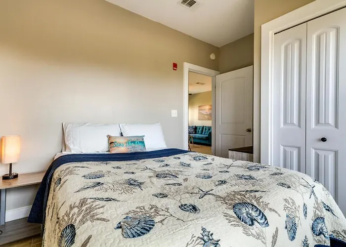 Bayfront Pensacola Beach Condo W/ Pool & Elevator